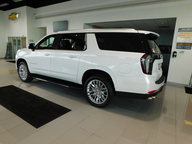 2025 Chevrolet Suburban Premier photo 4