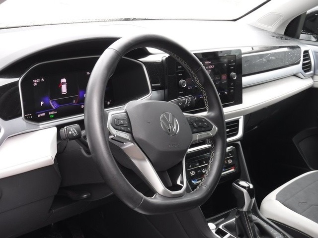 2025 Volkswagen Taos SE photo 10