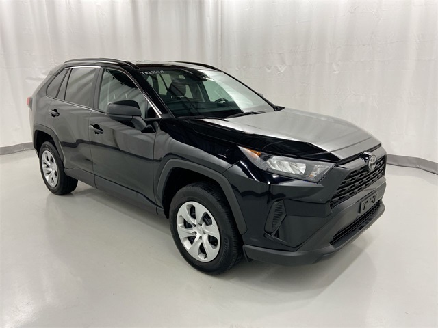 2020 Toyota RAV4 LE's photo
