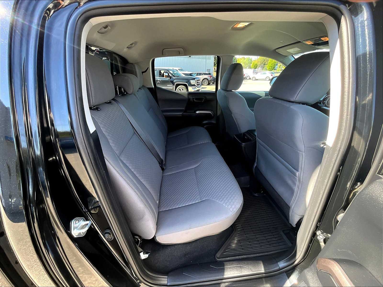 2021 Toyota Tacoma SR5 photo 16
