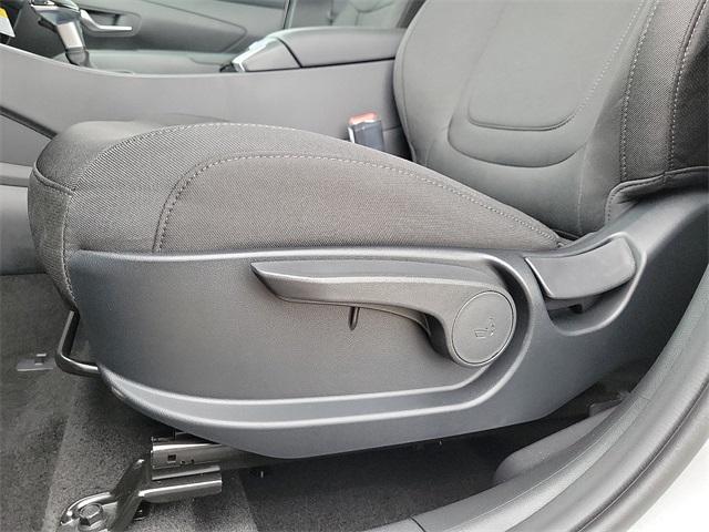 2025 Hyundai Tucson SE photo 16
