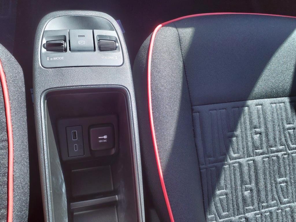 2024 Fiat 500e Red photo 9