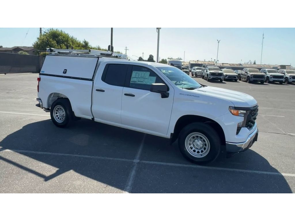 2024 Chevrolet Silverado 1500 photo 2
