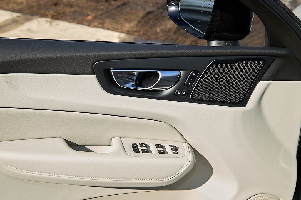 2026 VOLVO XC60 - Image 10