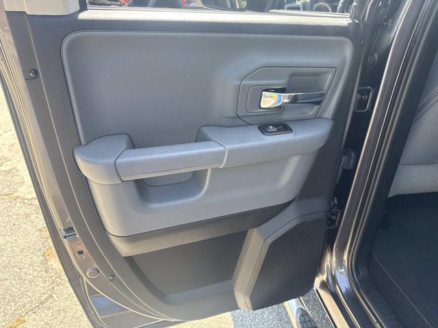 2016 Ram 1500 SLT photo 18