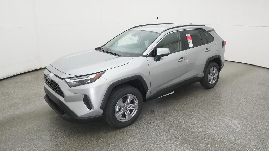 2025 Toyota RAV4 XLE's photo