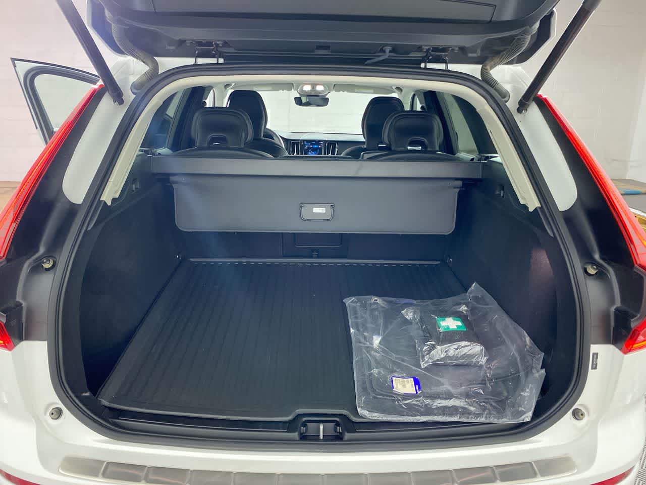 2024 Volvo XC60 Core photo 33