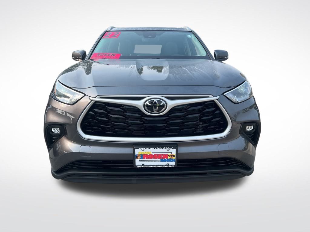 2022 Toyota Highlander XLE photo 2