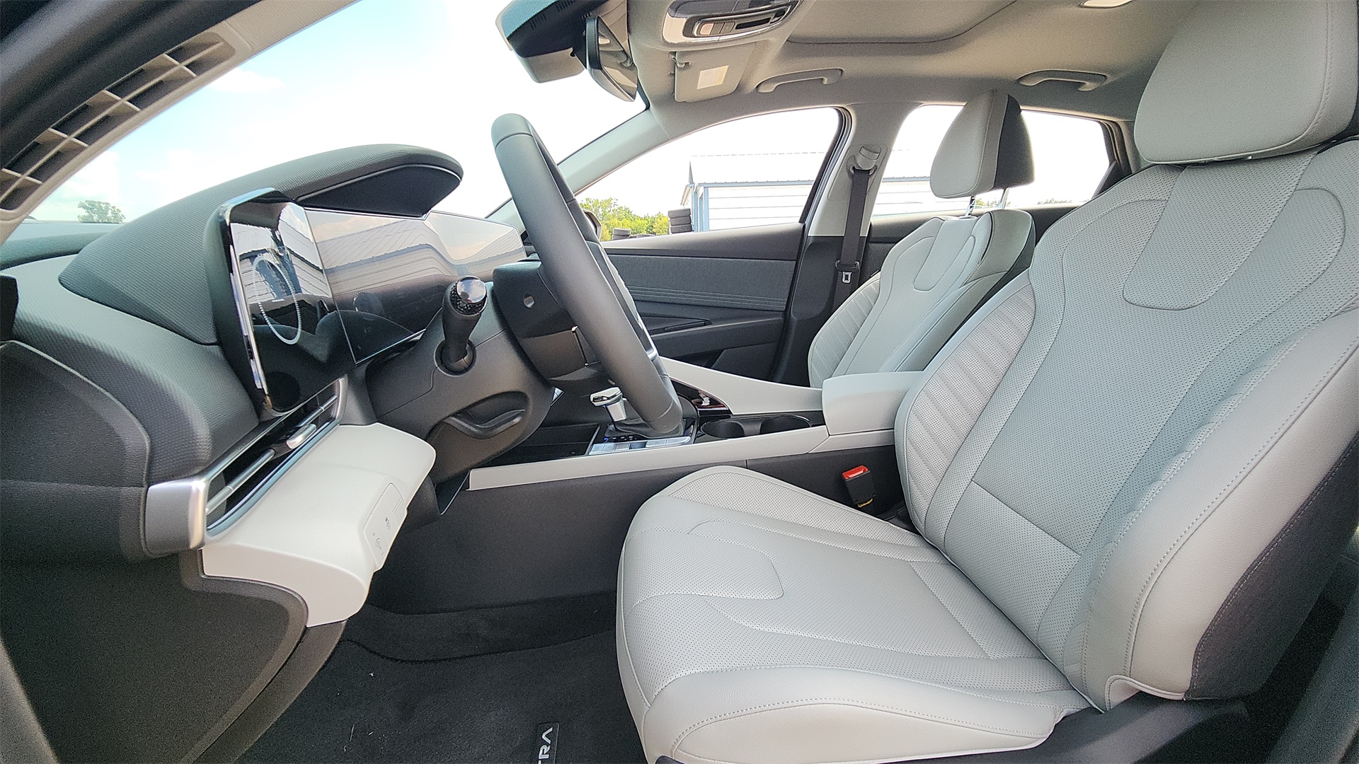 2025 Hyundai Elantra Limited photo 10