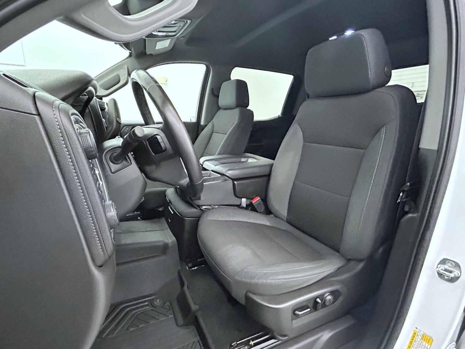2020 Chevrolet Silverado 1500 RST photo 8