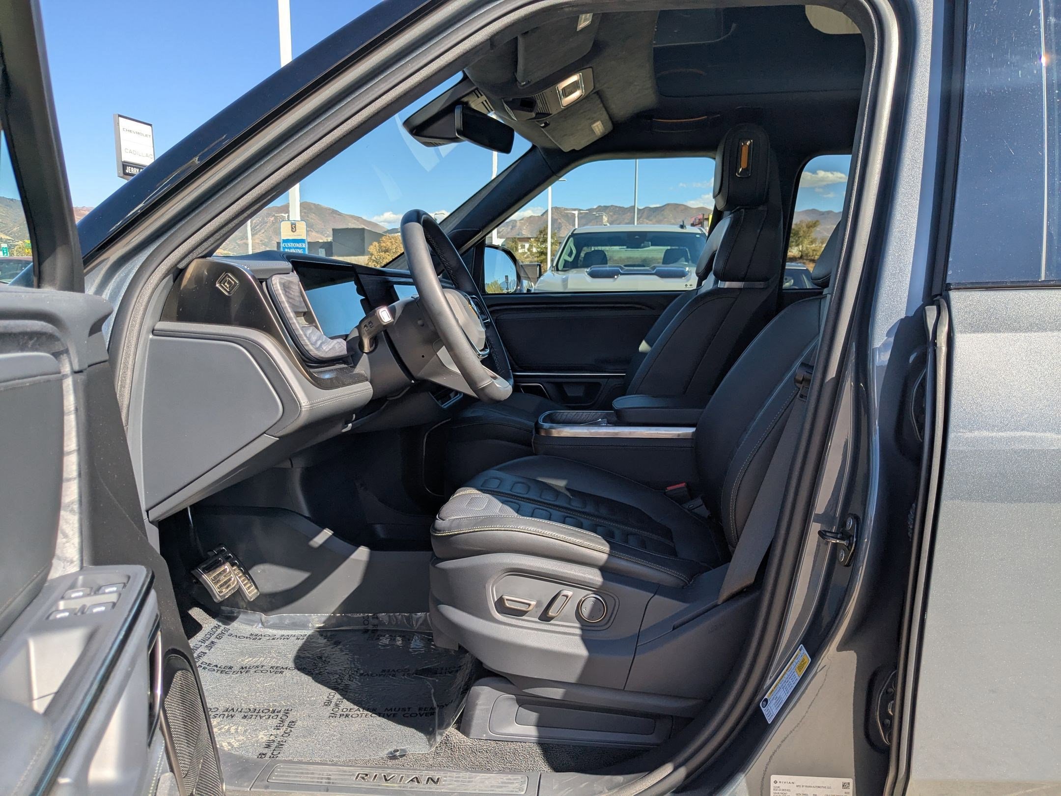 2022 Rivian R1T Adventure photo 15