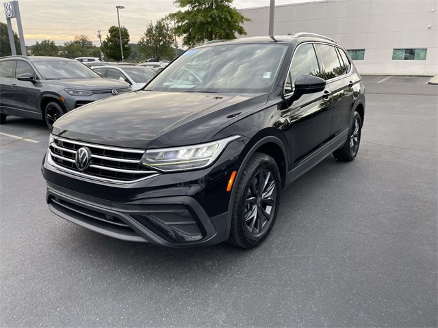 2023 Volkswagen Tiguan SE photo 2