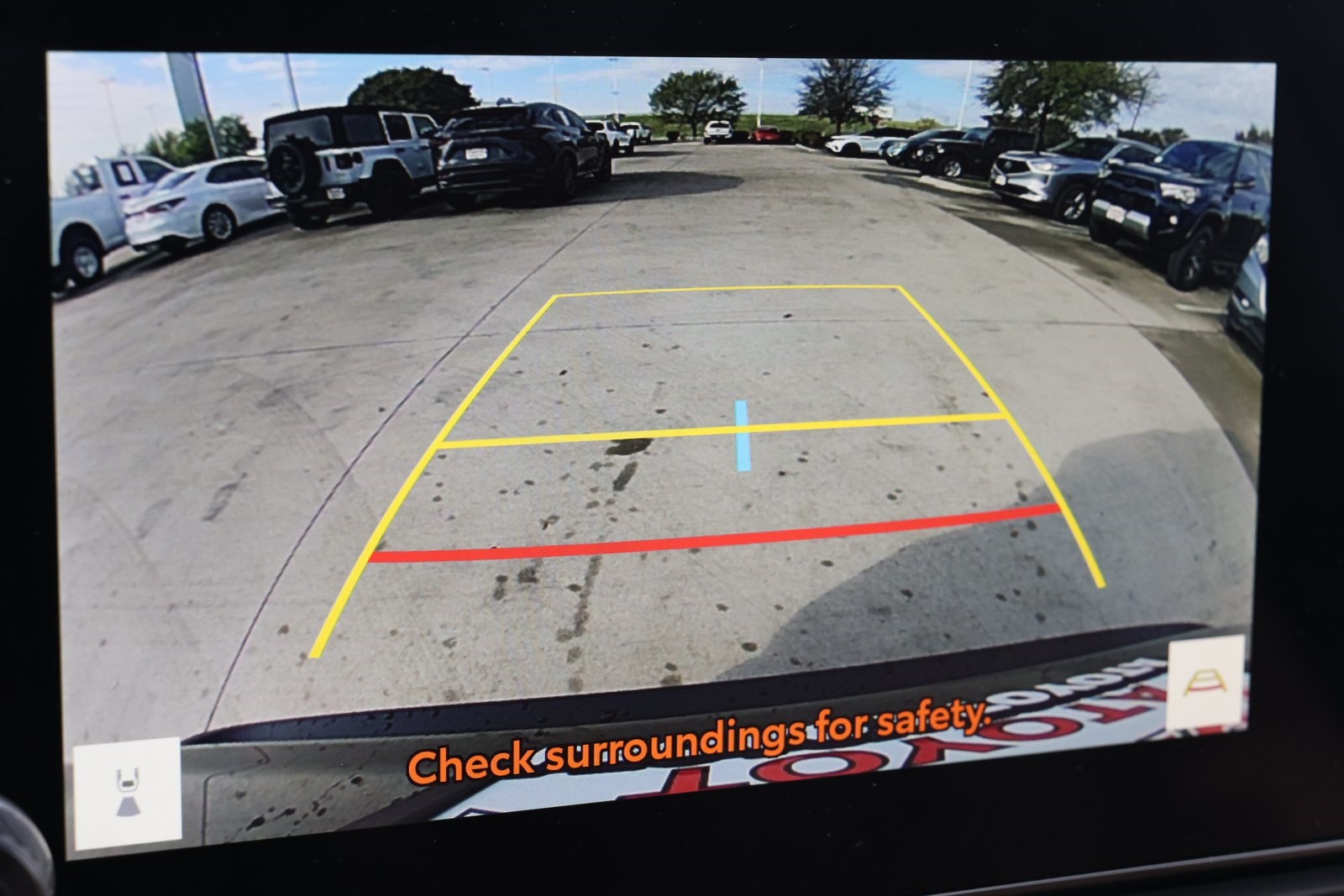 2025 Toyota RAV4 XLE photo 4