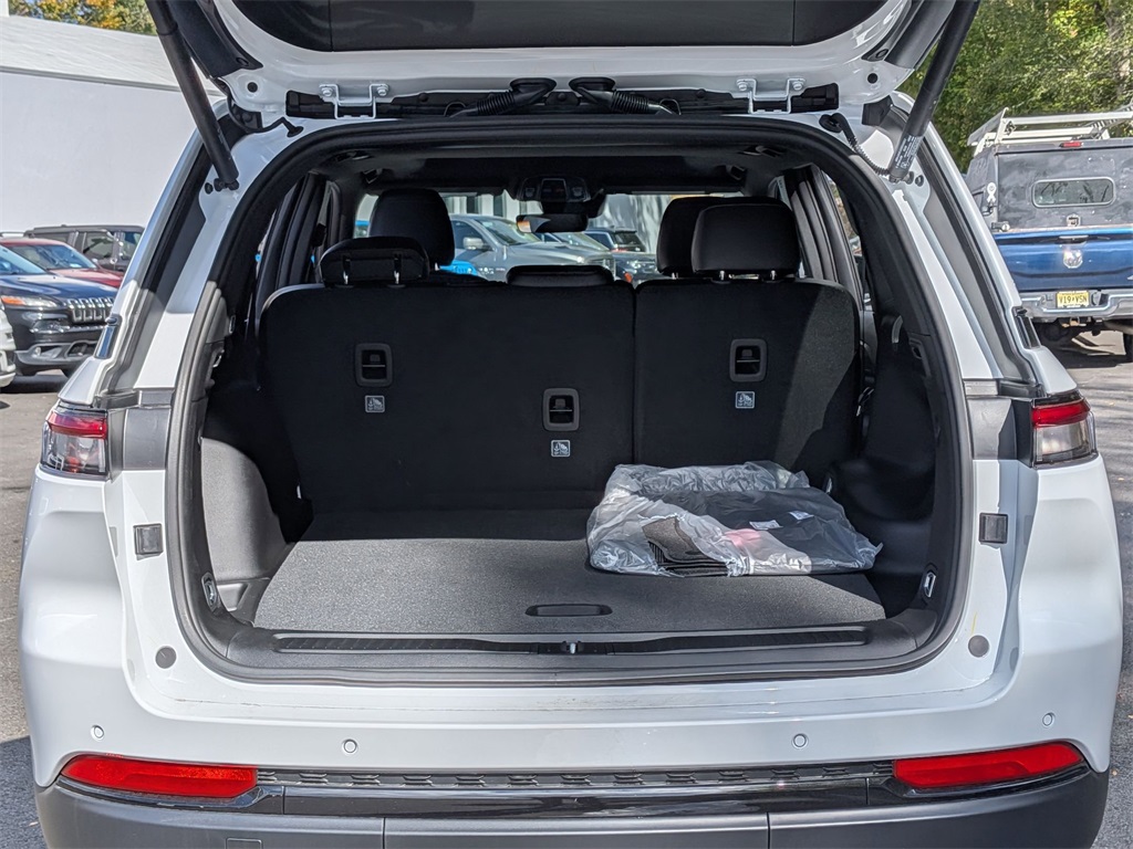 2025 Jeep Grand Cherokee Altitude X photo 4