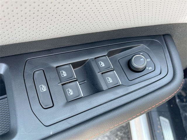 2025 Volkswagen Atlas Peak Edition SE Technology photo 18