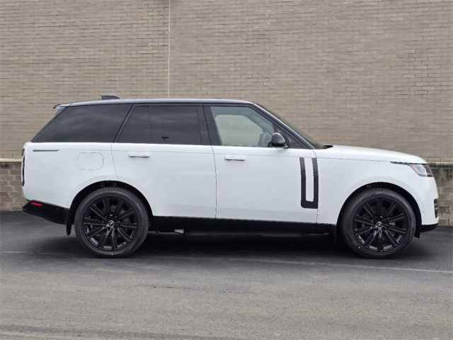 2025 Land Rover Range Rover SE photo 5