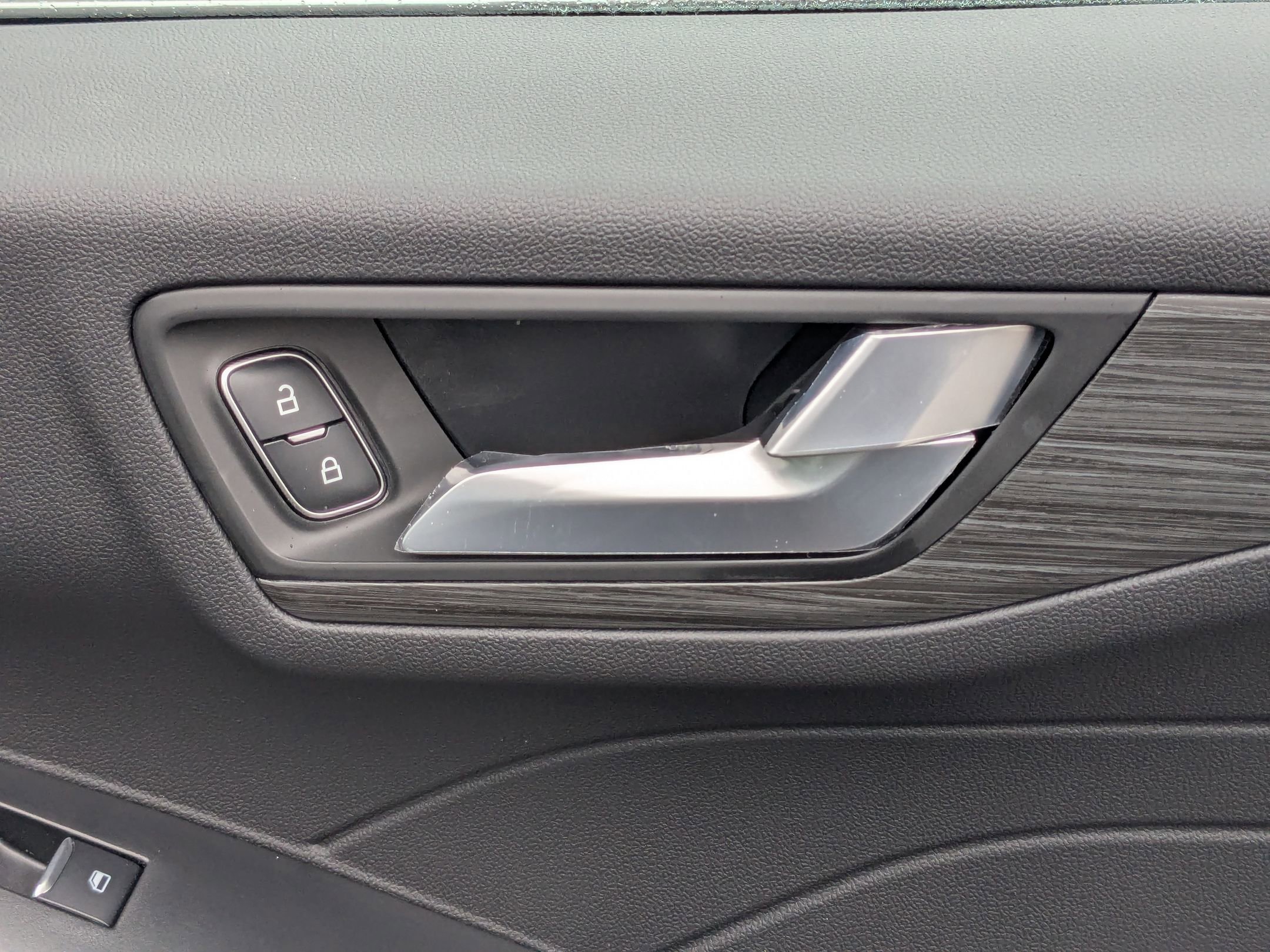 2025 Ford Escape Plug-In Hybrid photo 34