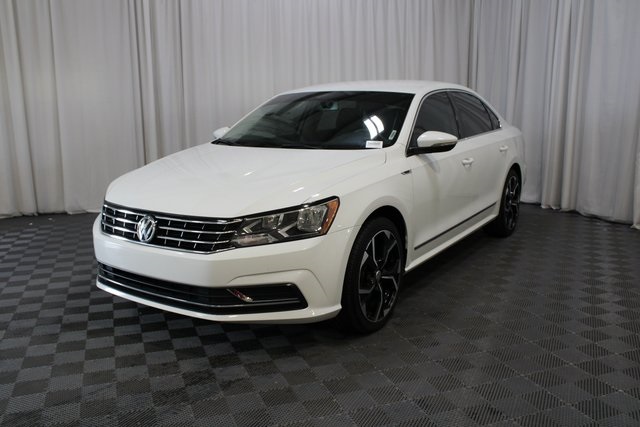 2016 Volkswagen Passat S photo 9