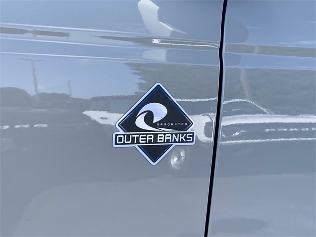 2025 Ford Bronco Outer Banks photo 8