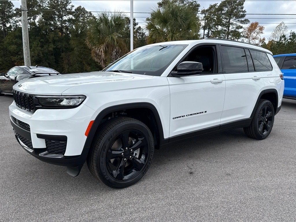 2025 Jeep Grand Cherokee Altitude X photo 2