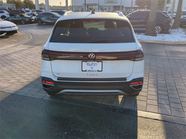 2025 Volkswagen Taos SE photo 4