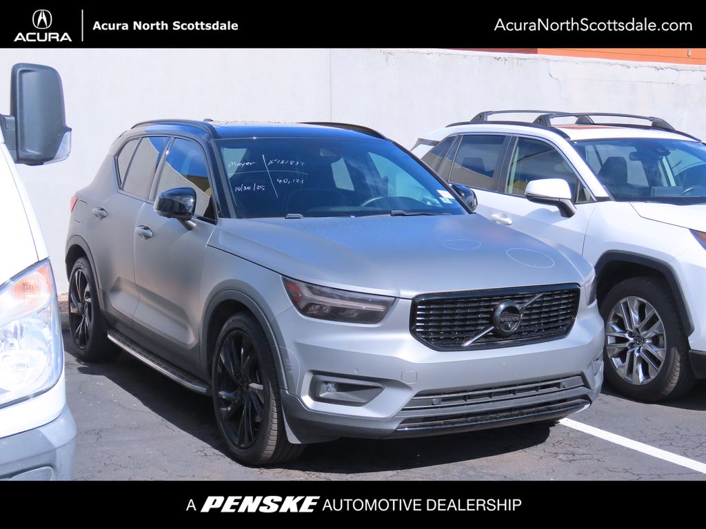 2022 Volvo XC40 R-Design