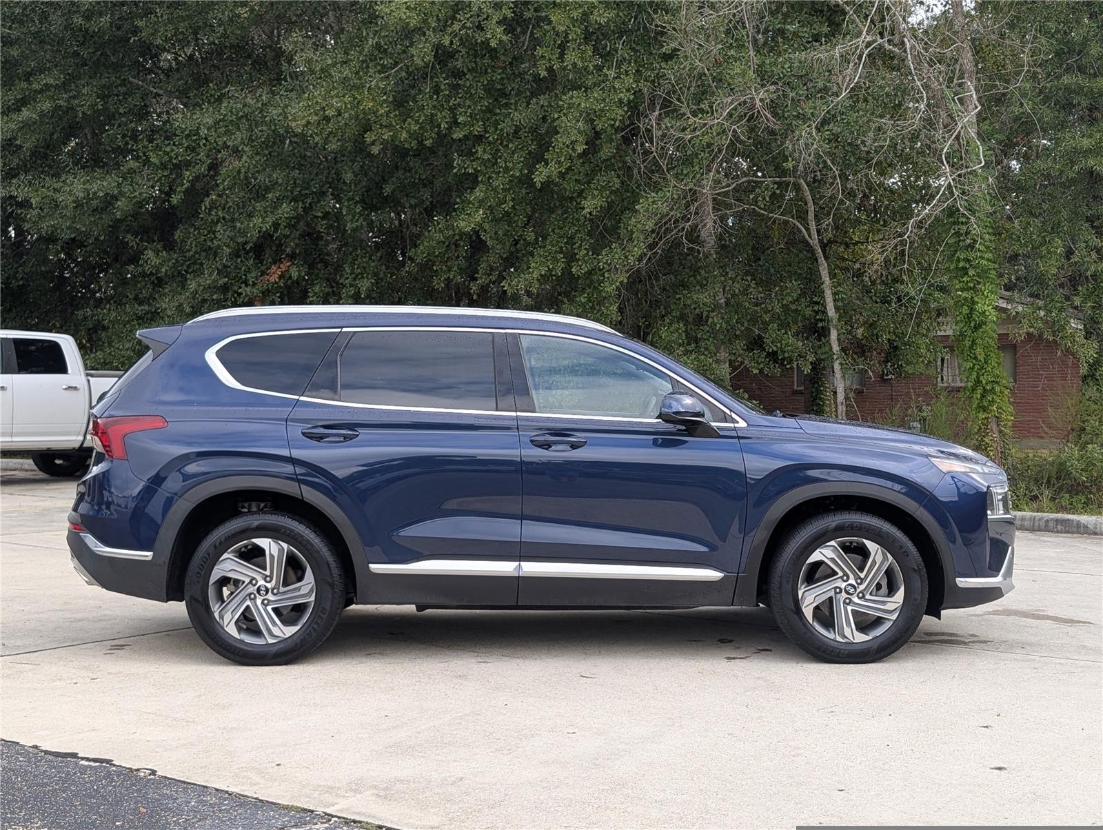 2021 Hyundai Santa Fe SEL photo 2