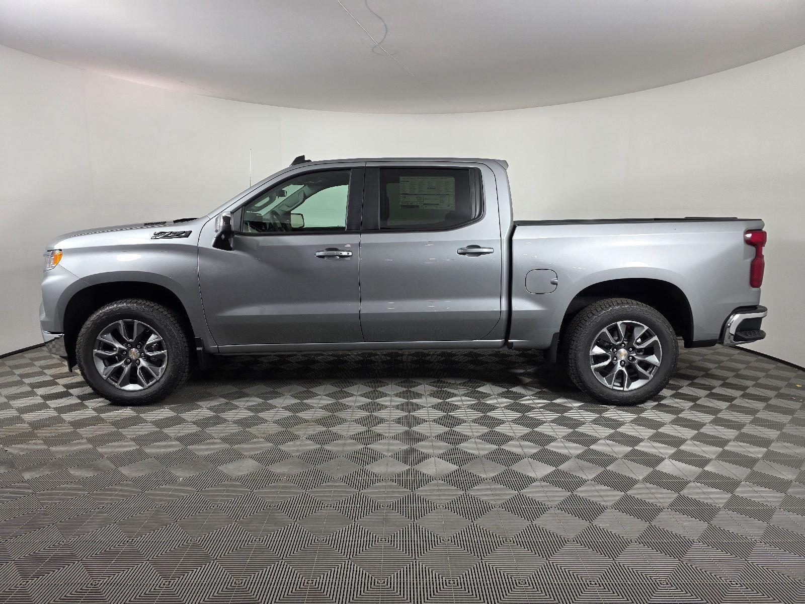 2026 Chevrolet Silverado 1500 LT photo 2