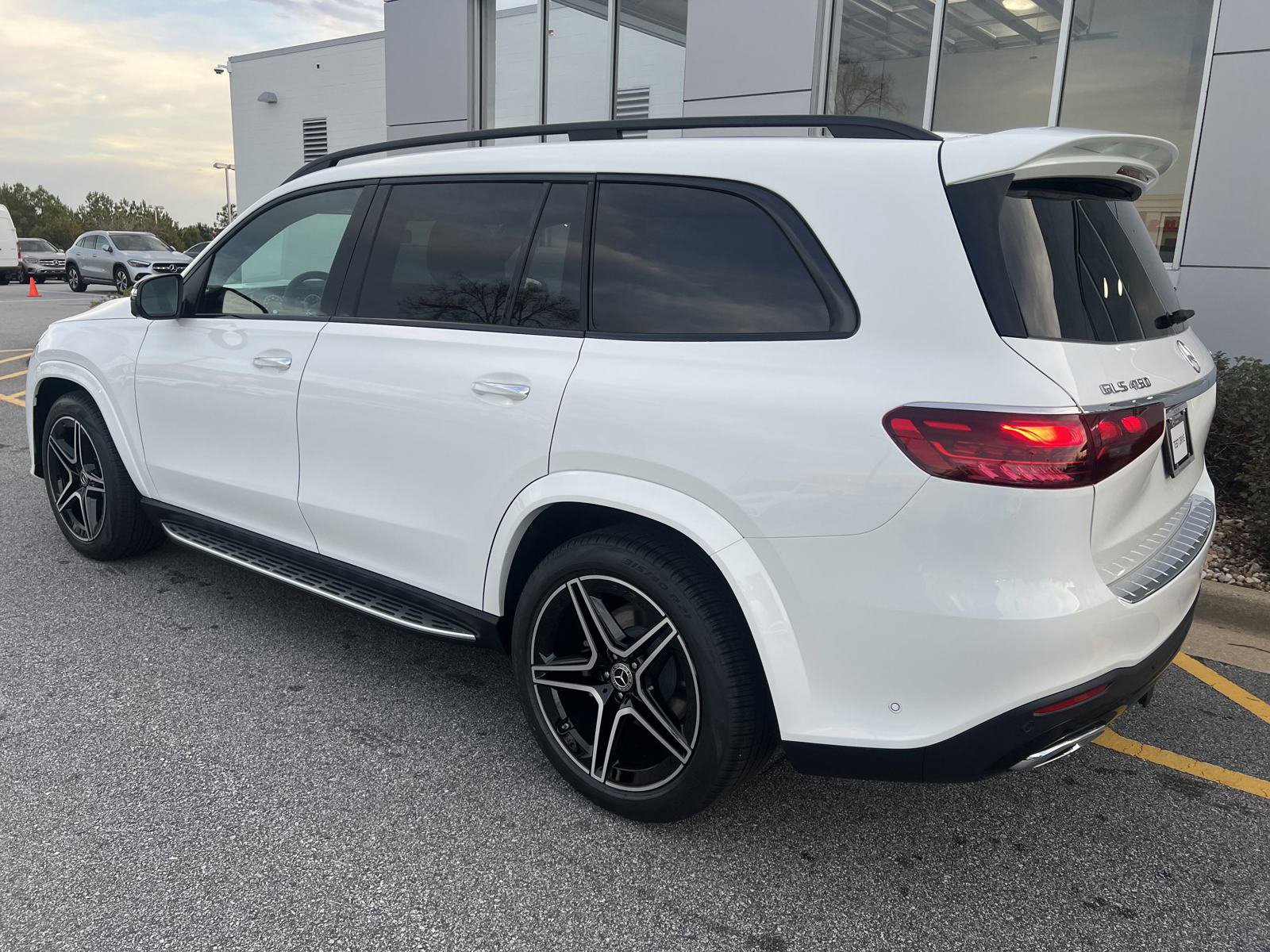 2025 Mercedes Benz GLS 450 4MATIC photo 6