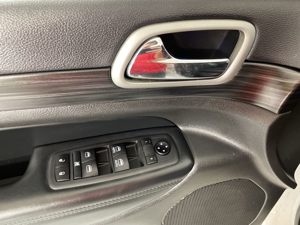 2020 Jeep Grand Cherokee Altitude photo 16