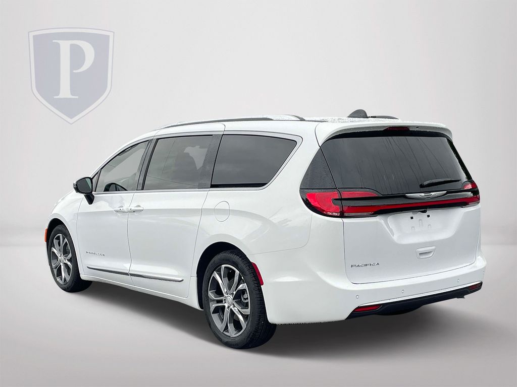 2026 Chrysler Pacifica Pinnacle photo 5