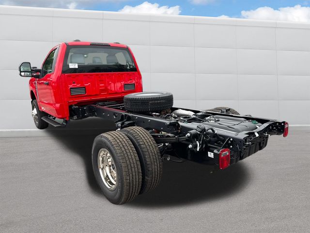 2025 Ford F-350 photo 3