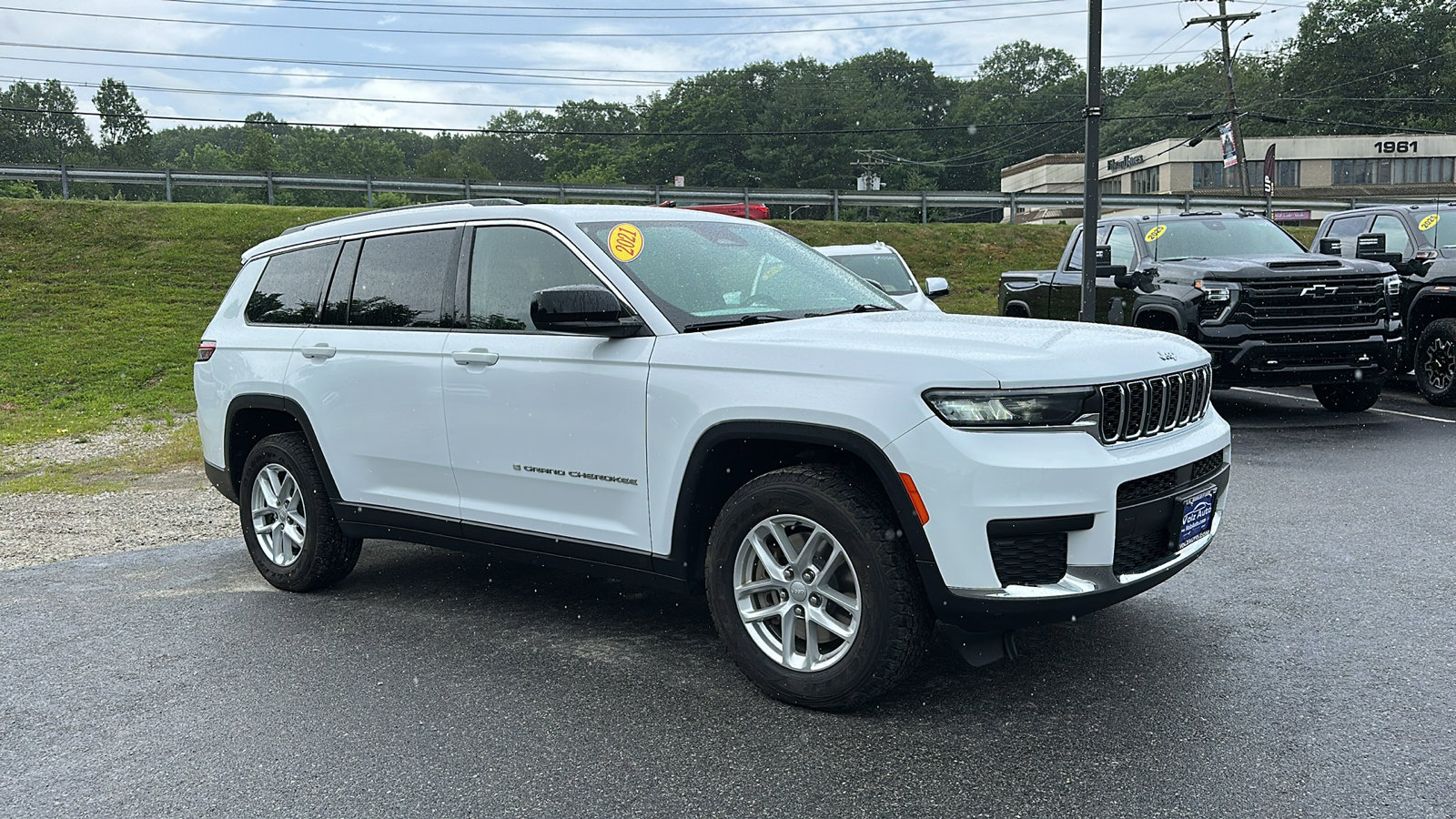 2021 Jeep Grand Cherokee Laredo photo 2