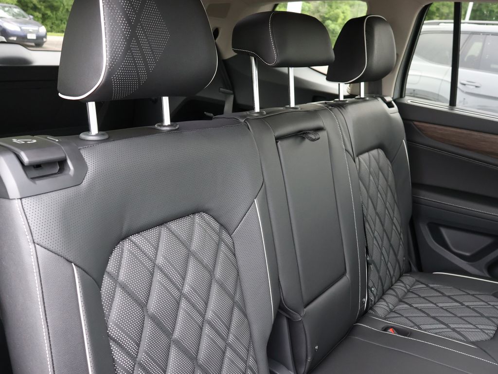 2025 Volkswagen Atlas SEL Premium R-Line photo 14
