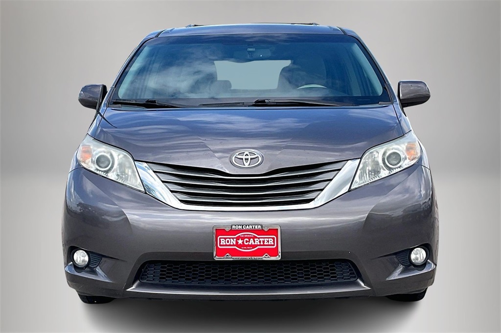 2014 Toyota Sienna L photo 3