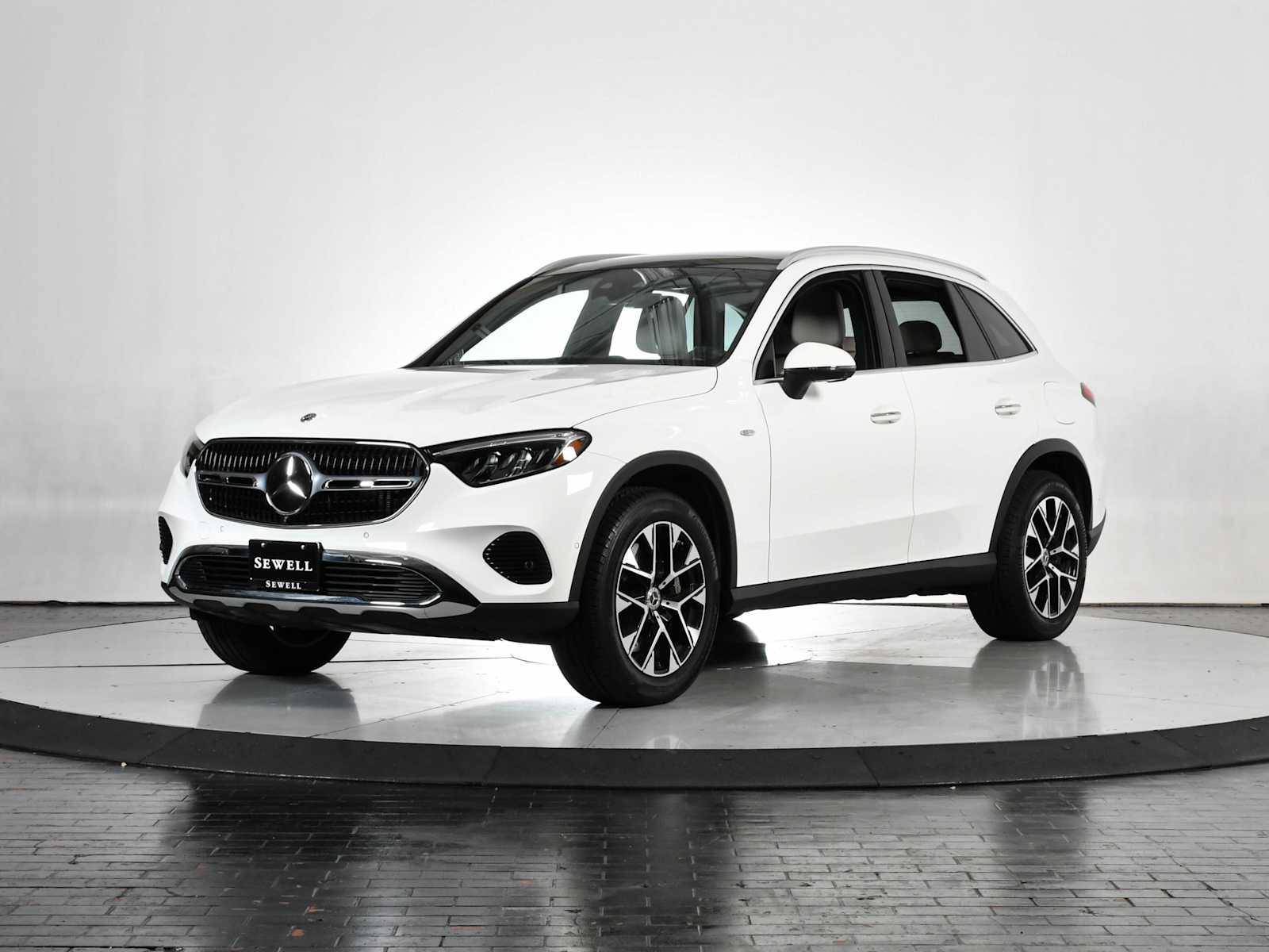 2025 Mercedes-Benz GLC Base's photo