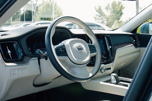 2022 Volvo XC60 Recharge Hybrid T8 Inscription Expression photo 12