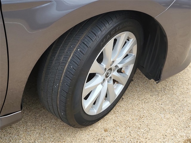2019 Toyota Camry LE photo 4