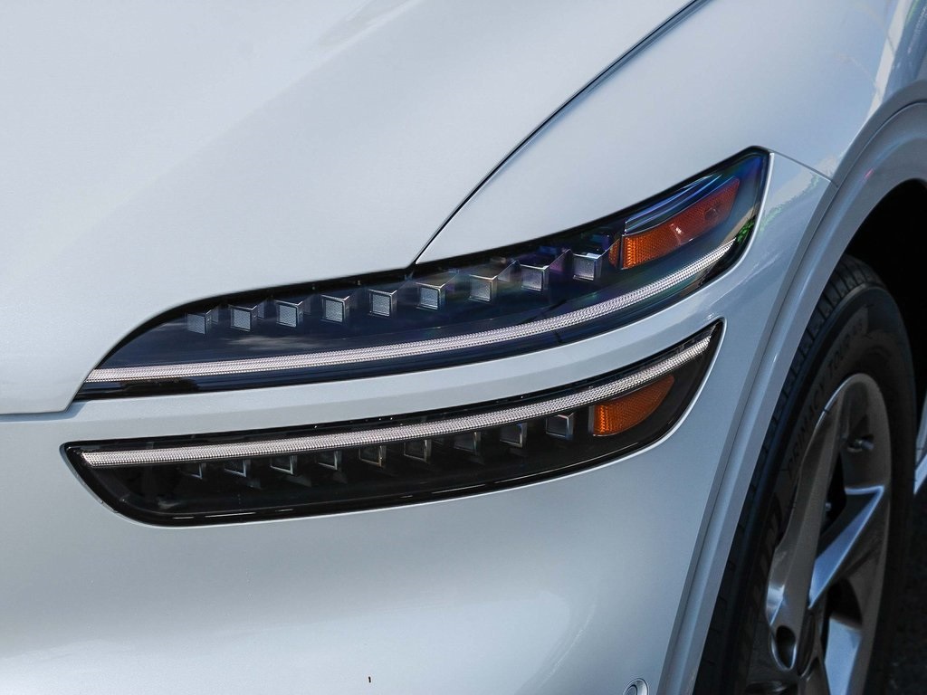 2026 Genesis GV70 2.5T Advanced photo 3