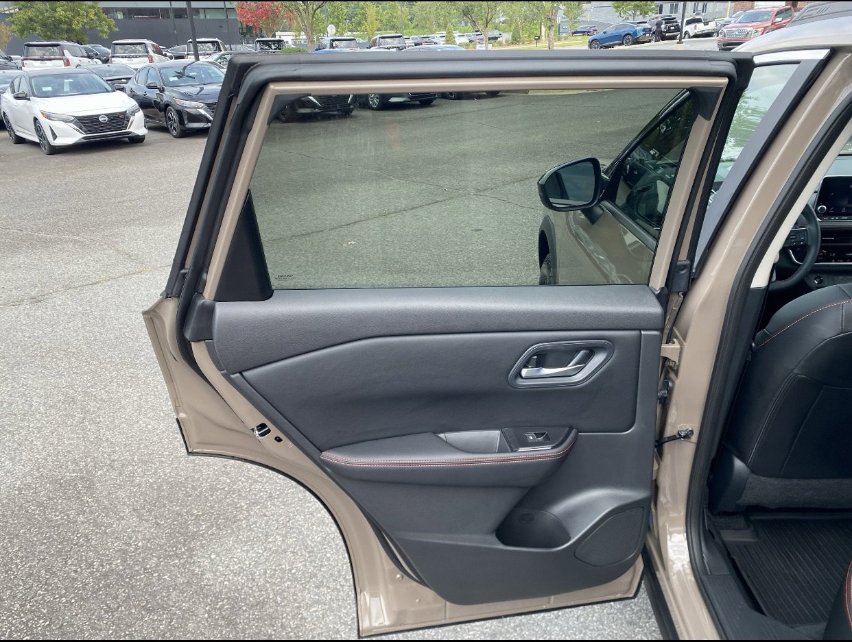 2025 Nissan Rogue SV photo 15