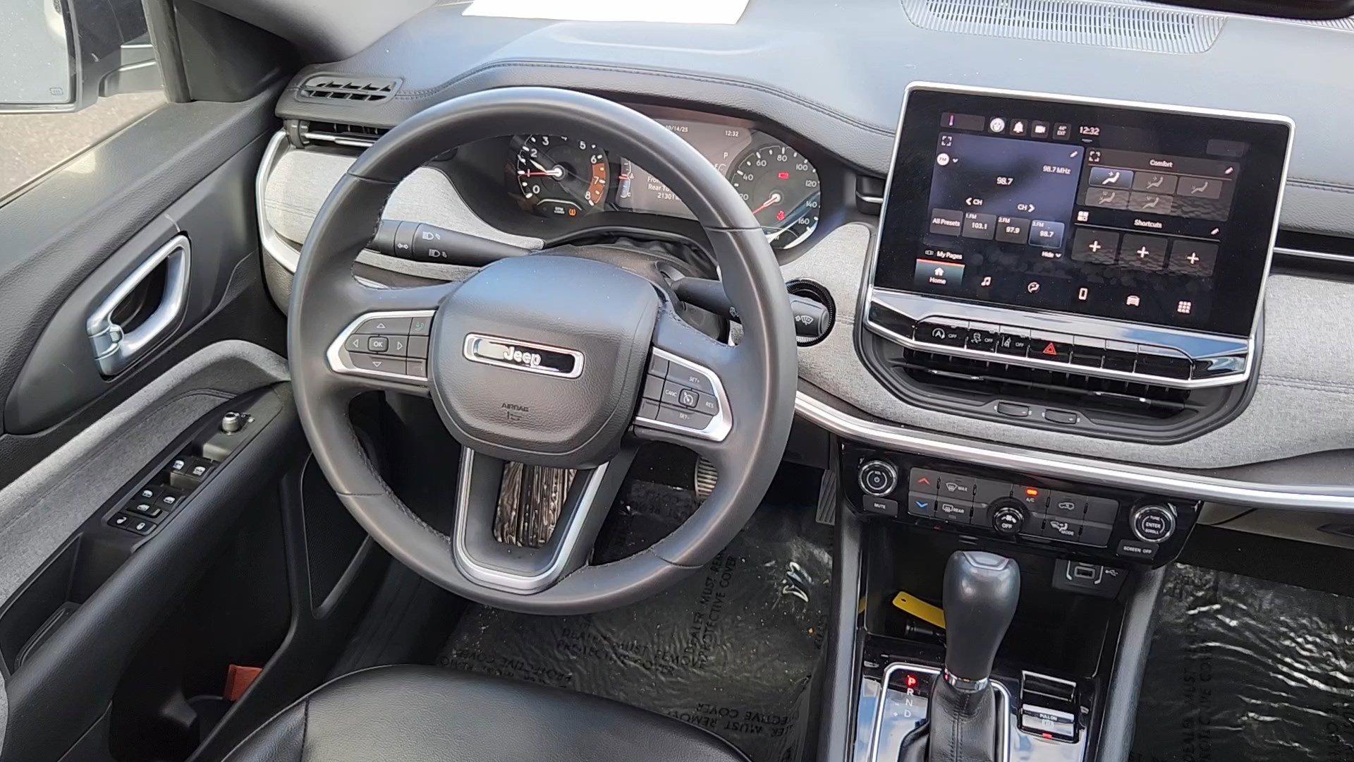 2023 Jeep Compass Latitude photo 4