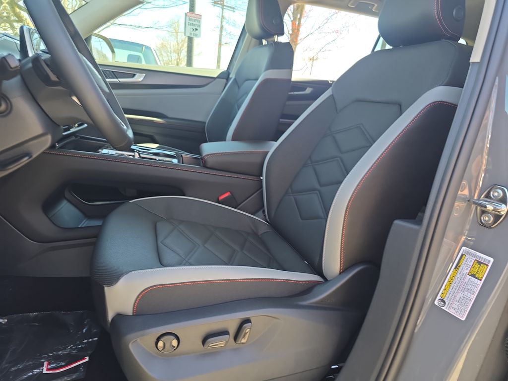 2025 Volkswagen Atlas Peak Edition SE photo 2