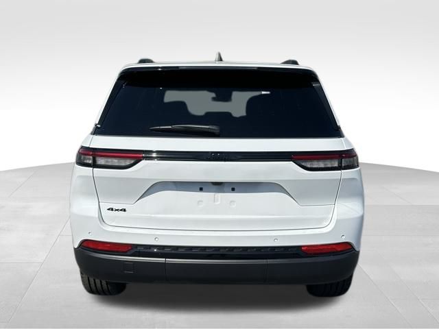 2025 Jeep Grand Cherokee Altitude photo 4