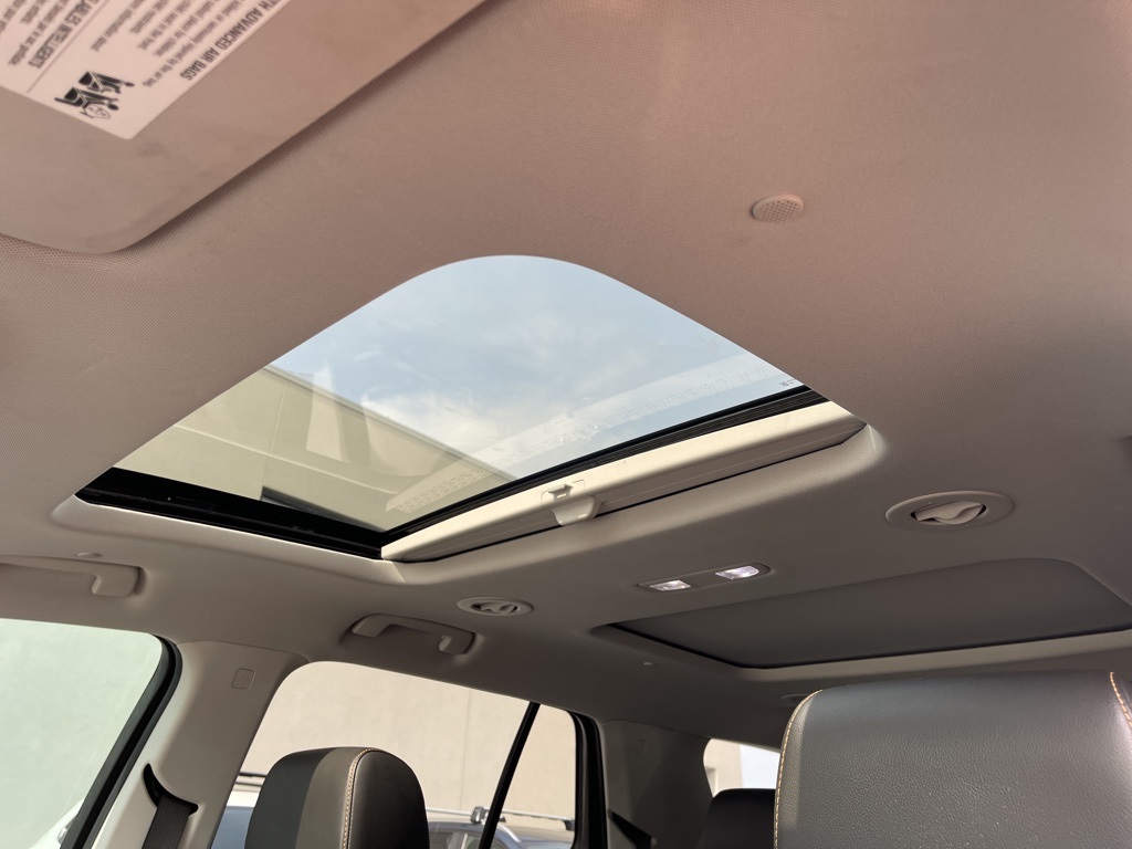 2020 Chevrolet Traverse Premier photo 3