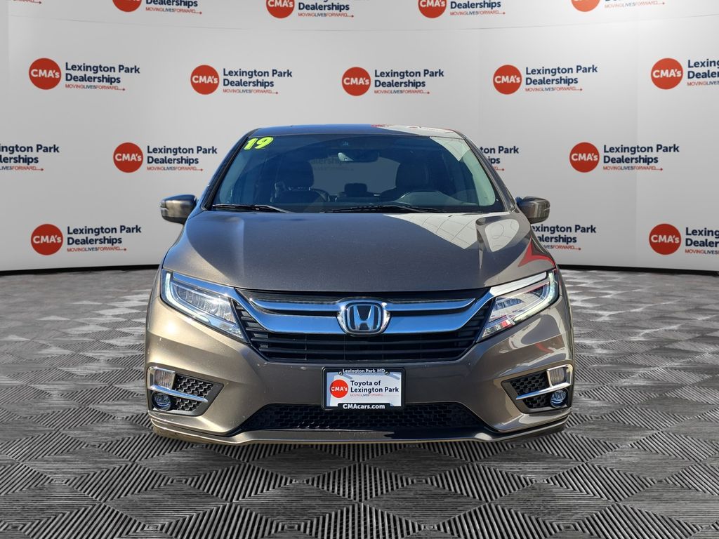 2019 Honda Odyssey Touring photo 2