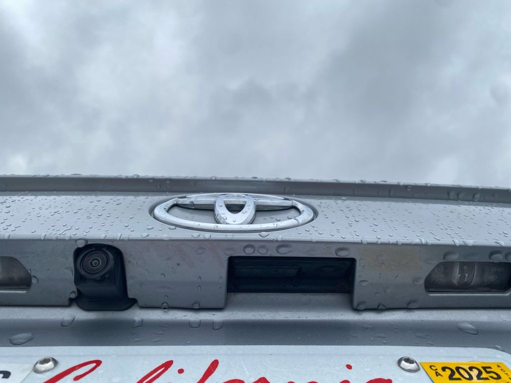 2024 Toyota RAV4 XLE photo 9