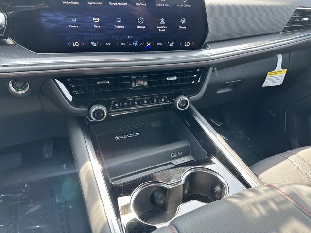 2025 Chevrolet Suburban RST photo 17