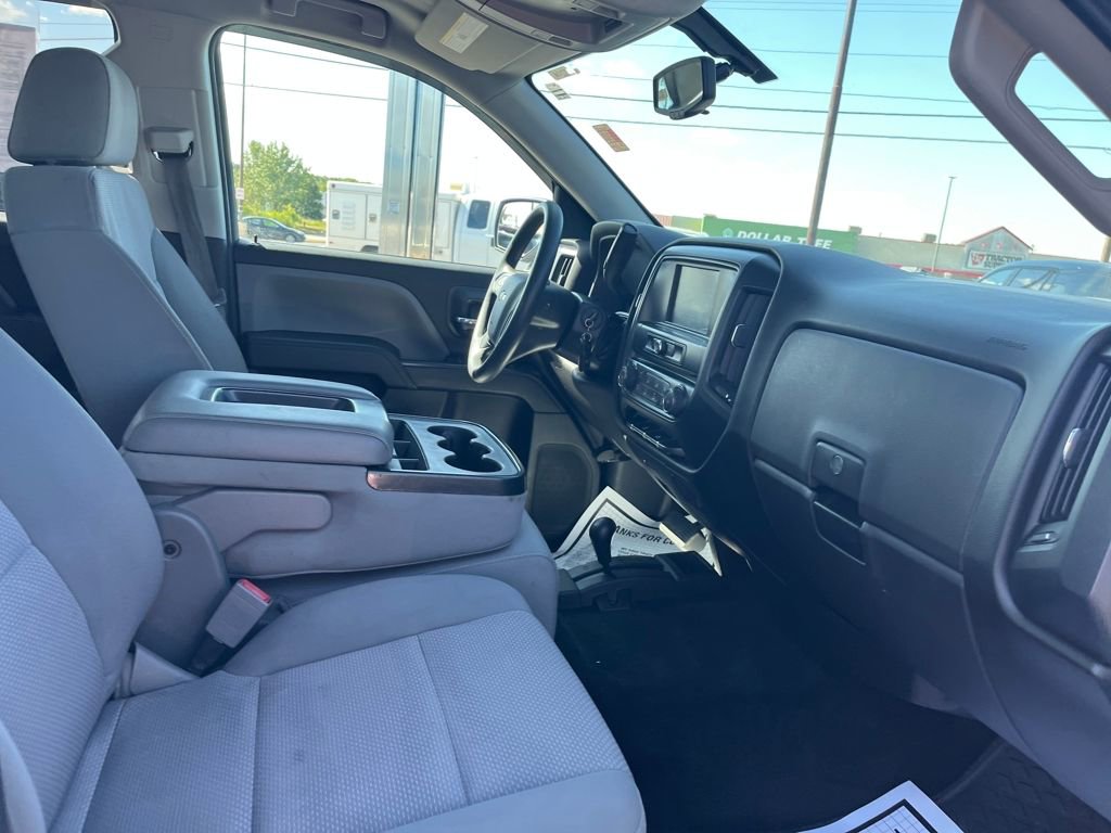 2016 Chevrolet Silverado 1500 Custom photo 28