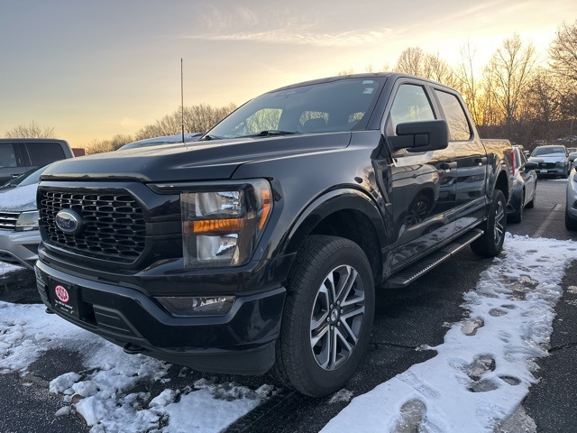 2023 Ford F-150 XL's photo