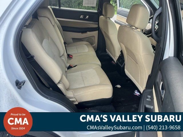 2016 Ford Explorer Base photo 14